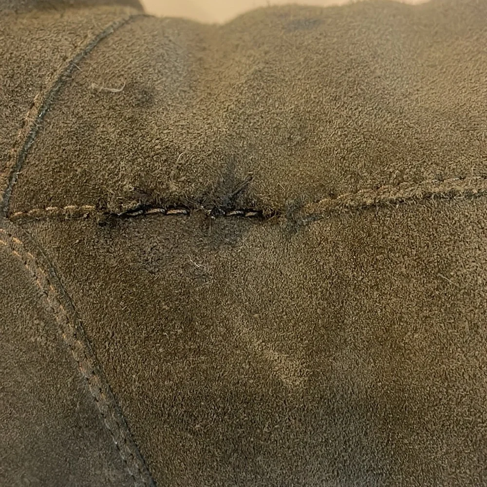 Ugg Koolaburra Boot, Size 7, Olive Green, 2 button closure, Winter boot, warm - Picture 10 of 14